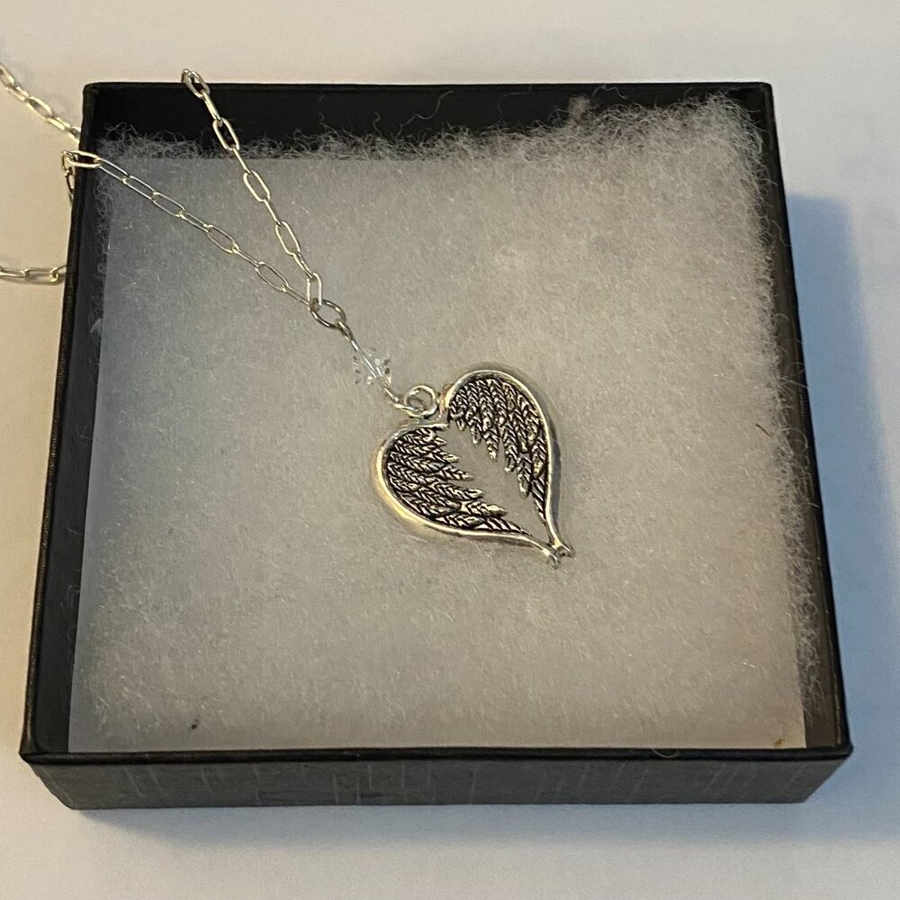 NEW Swarovski crystal & Angel wings charm necklace